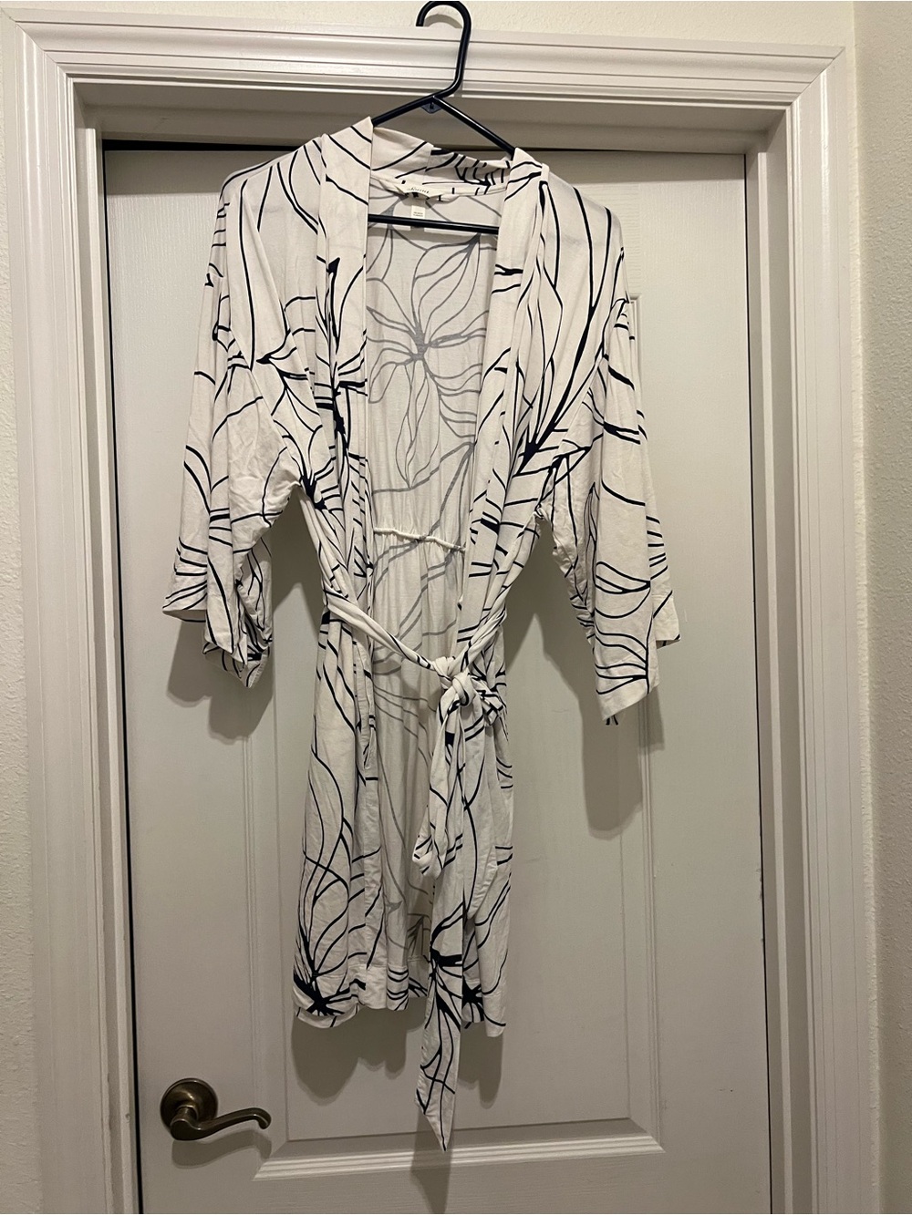 Soma White Kimono Robe with Navy Floral Line Print—very good condition!
